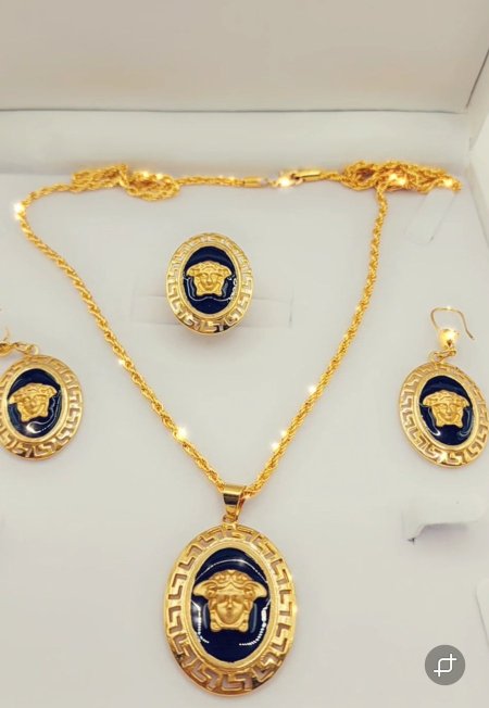 طقم فرزاتشي Versace