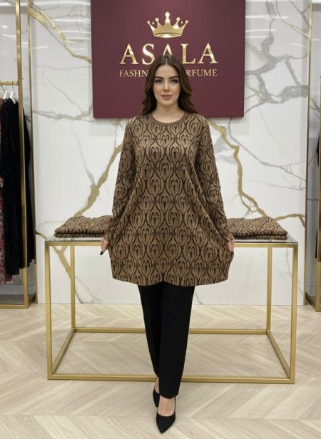 بلوزة بالنقشة الملكية