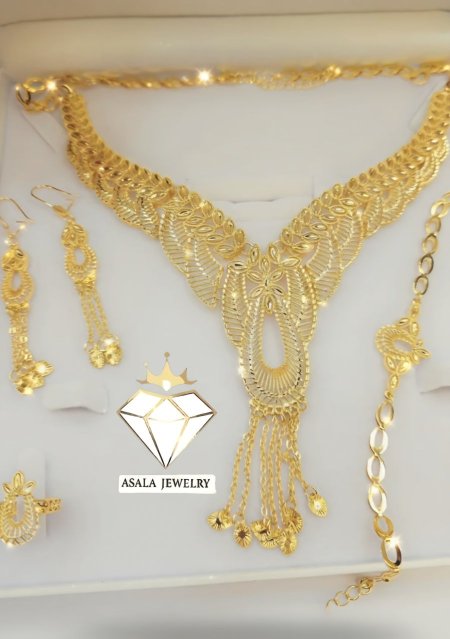 طقم الريشة الملكية الفاخر