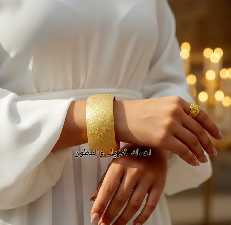 إسوارة ذهبية عريضة